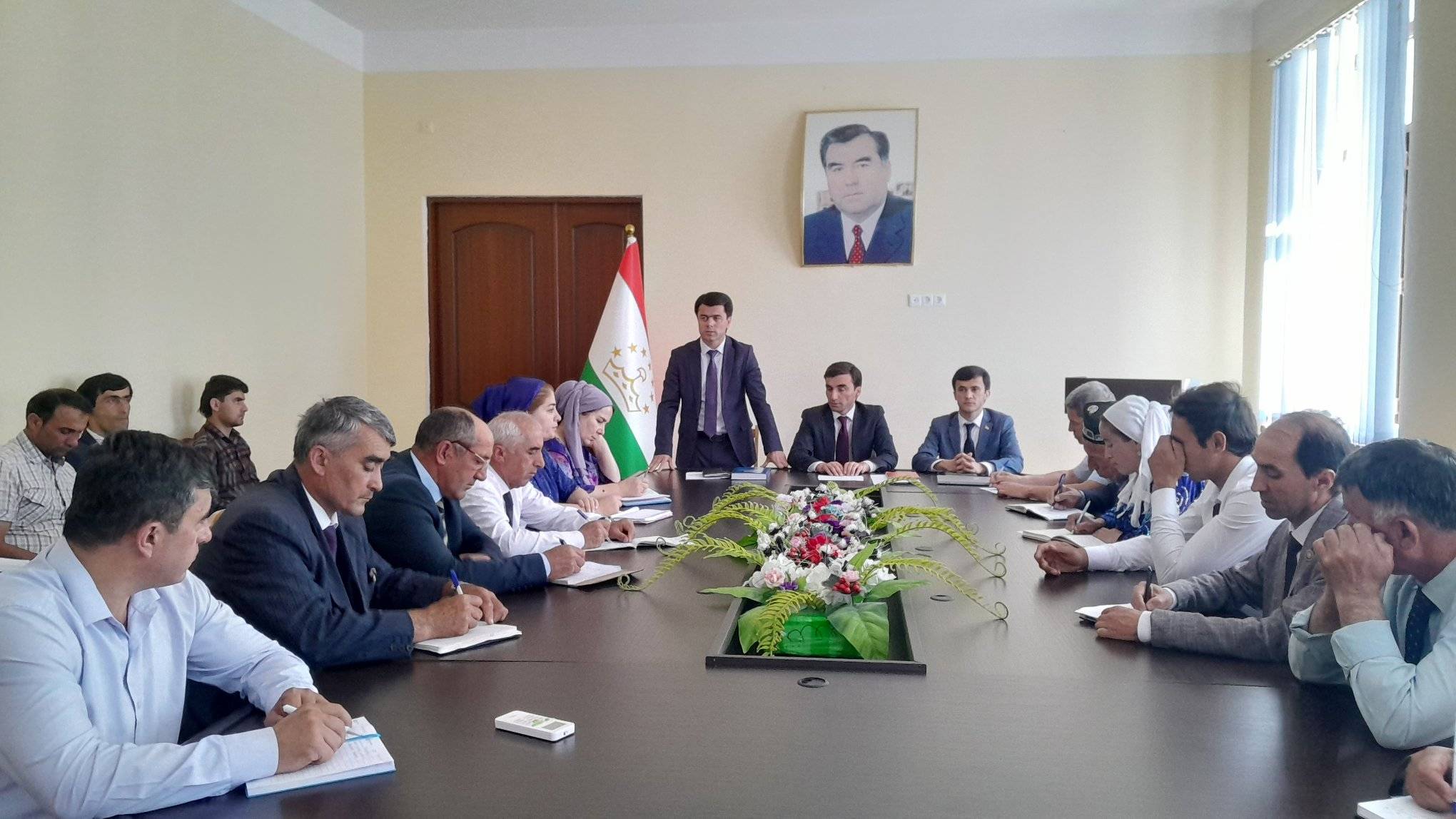 Вохӯри вобаста ба шарҳу тавзеҳи Қонуни Ҷумҳурии Тоҷикистон «Дар бораи хизмати давлатӣ»